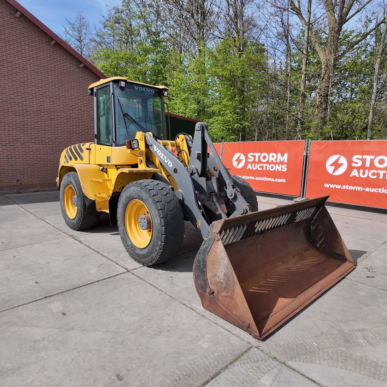Volvo L45 shovel
