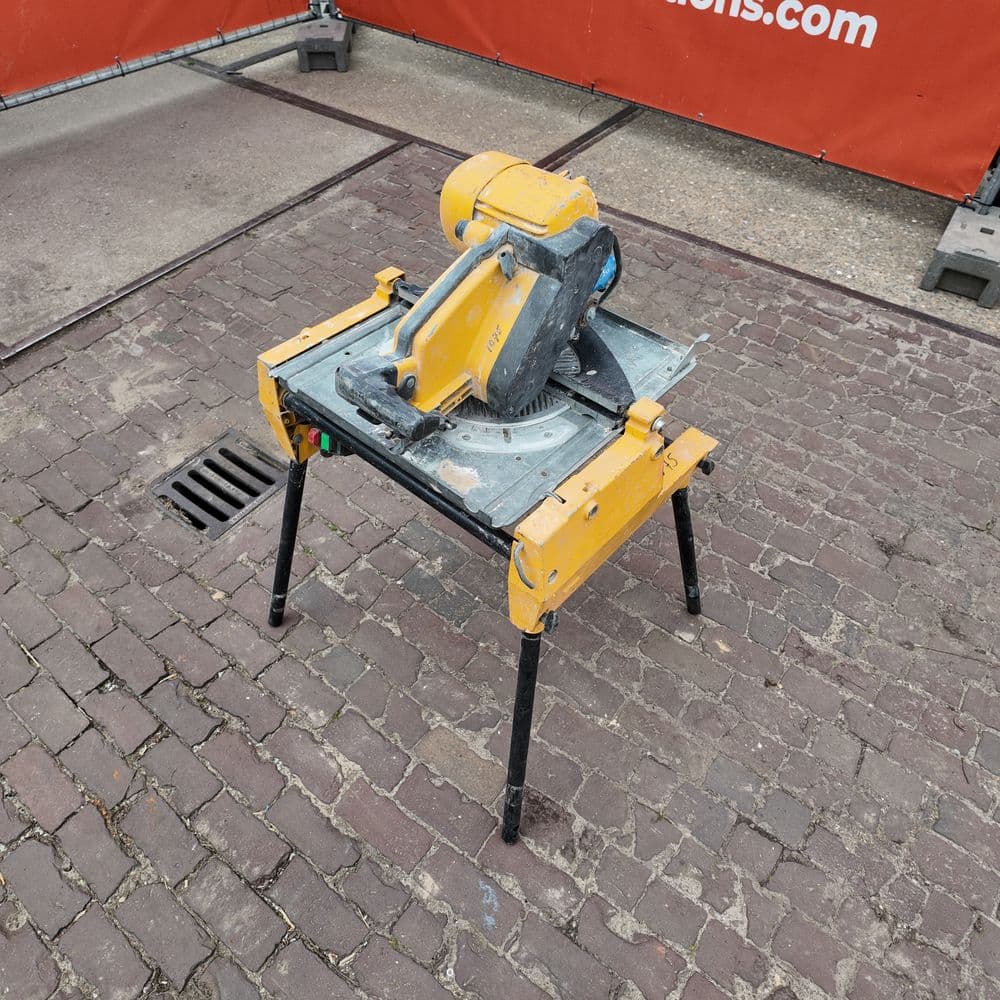 DeWalt afkortzaag - Afbeelding 1
